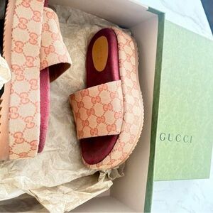 Gucci Women's Beige and Pink Logo Slide Sandals